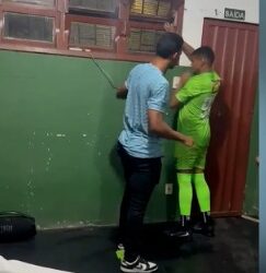 Vídeo: vitória do Vilavelhense termina em confusão após tentativa de invasão de vestiário