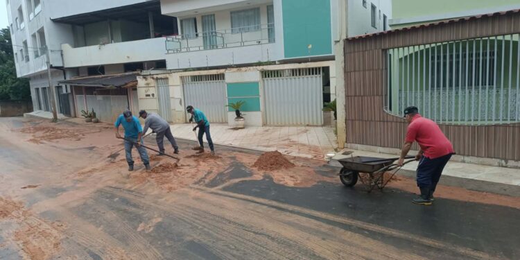 Prefeitura intensifica limpeza urbana após fortes chuvas em Barra de São Francisco
