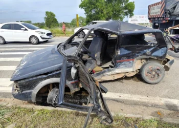 Acidente com três carros deixa ao menos três feridos na BR-101, em São Mateus