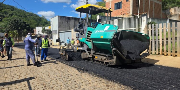 Obras de pavimentação asfáltica são iniciadas no bairro Nova Barra, em Barra de São Francisco