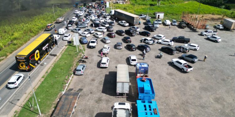 Produtores suspendem bloqueio da BR 101 na Bahia até segunda-feira (23)