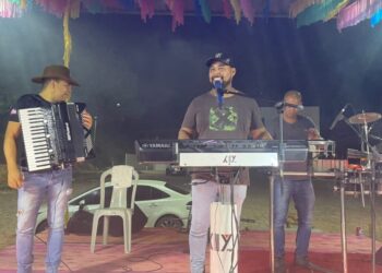 Fabricio é Show abre o Carnaval 2026 no Forró da Poeira em Barra de São Francisco