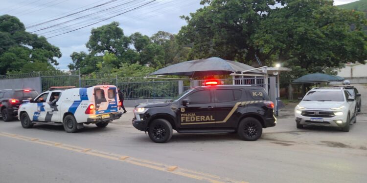Polícia Federal faz operação com 16 alvos de prisão por tráfico no Sul do Estado