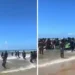 Piloto de paramotor é resgatado após cair no mar na Praia de Guriri, em São Mateus