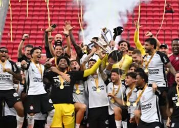 Corinthians bate o Fla por 2 a 0 e leva a Suoercopa Rei com público recorde