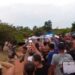 Produtores suspendem bloqueios na BR no Sul da Bahia e comemoram chegada da Polícia; veja vídeo Produtores suspendem bloqueios na BR no Sul da Bahia e comemoram chegada da Polícia; veja vídeo