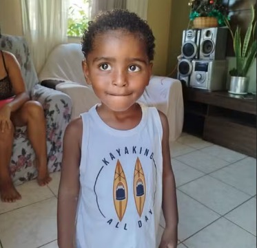 Criança de 2 anos morre afogada em piscina em Cariacica; madrasta de 17 anos é apreendida Criança de 2 anos morre afogada em piscina em Cariacica; madrasta de 17 anos é apreendida