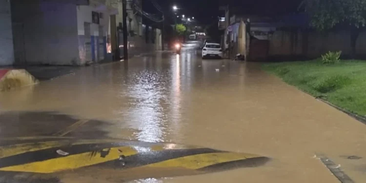 Chuva intensa provoca alagamentos em Pancas Chuva intensa provoca alagamentos em Pancas