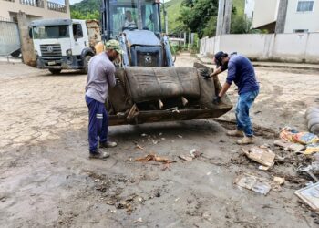 Câmara aprova abono de mil reais para trabalhadores da limpeza urbana