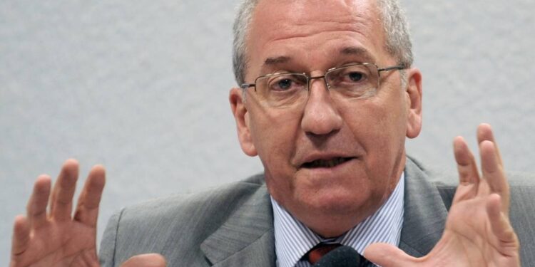 Franklin Martins é detido e deportado durante conexão aérea no Panamá