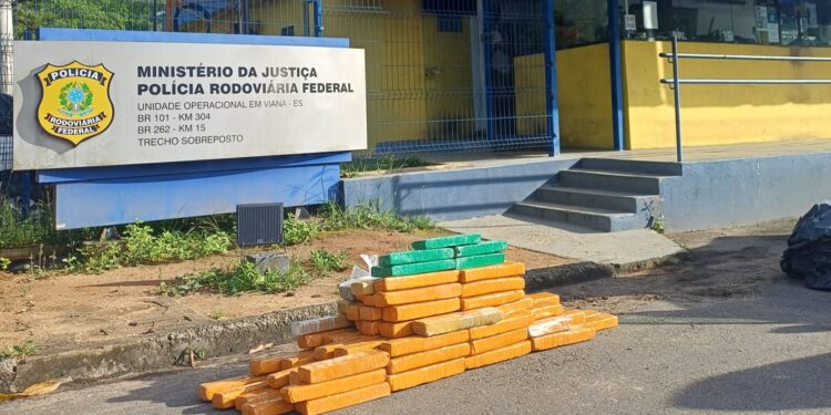 PRF apreende 100kg de maconha com destino à Grande Vitória