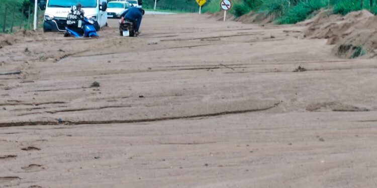 Chuvas causam interdição entre Pancas e Vila Verde
