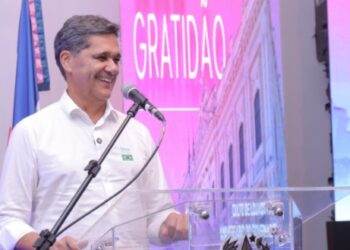 Ricardo Ferraço à frente de Pazolini em pesquisa que inclui nome de Magno Malta