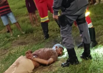 Homem rouba carro, bate na fuga e acaba “preso” por populares em Sooretama