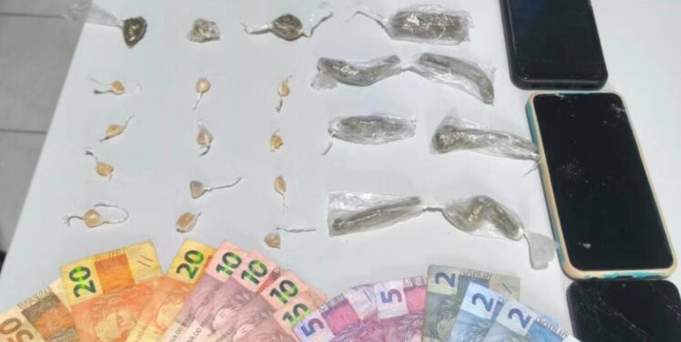 Polícia Militar detém três suspeitos por tráfico e apreende drogas em Montanha Polícia Militar detém três suspeitos por tráfico e apreende drogas em Montanha