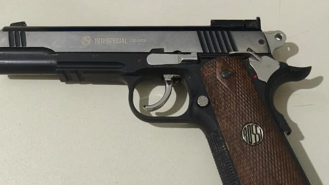 Homem é detido e arma é apreendida durante ocorrência de violência doméstica em Ecoporanga Homem é detido e arma é apreendida durante ocorrência de violência doméstica em Ecoporanga