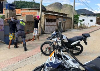 PM recupera motocicleta com restrição de furto/roubo durante blitz em Água Doce do Norte