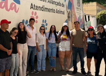 Carreta do Programa Pet Vida realiza 82 vacinas e 74 castrações em cães e gatos em Barra de São Francisco no fim de semana