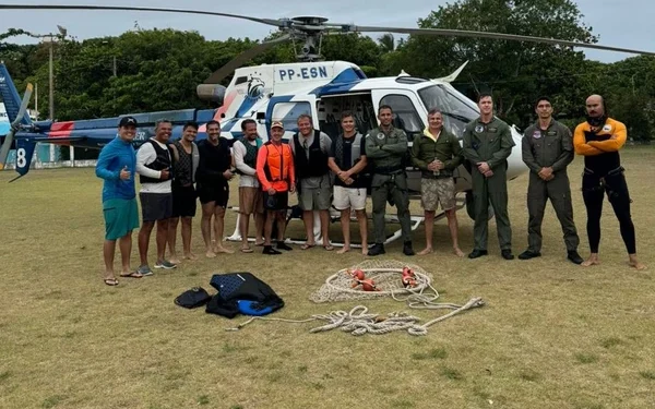 Homem é resgatado após cair de jet ski e ficar à deriva no mar em Regência, distrito de Linhares Homem é resgatado após cair de jet ski e ficar à deriva no mar em Regência, distrito de Linhares