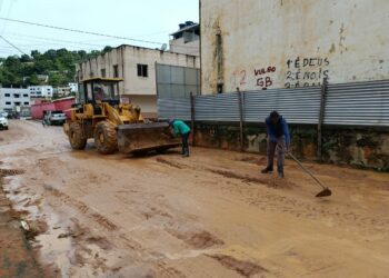 Chuvas fortes causam transtornos e mobilizam mutirão de limpeza em Barra de São Francisco