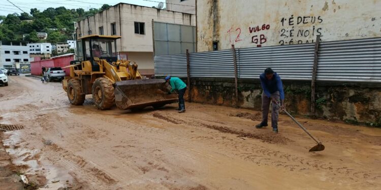 Chuvas fortes causam transtornos e mobilizam mutirão de limpeza em Barra de São Francisco Chuvas fortes causam transtornos e mobilizam mutirão de limpeza em Barra de São Francisco