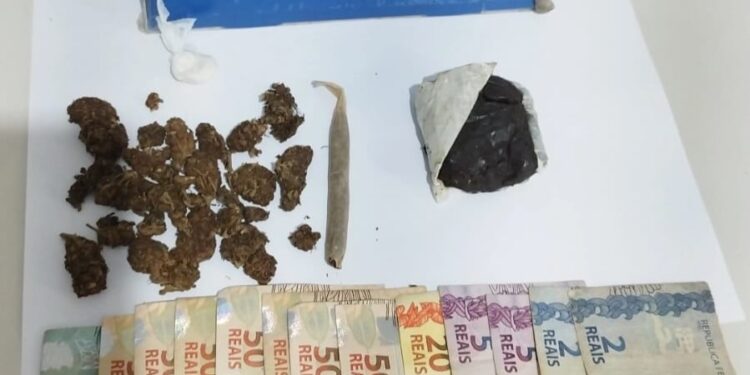 Procurado pela Justiça é detido com drogas e objeto furtado em Barra de São Francisco