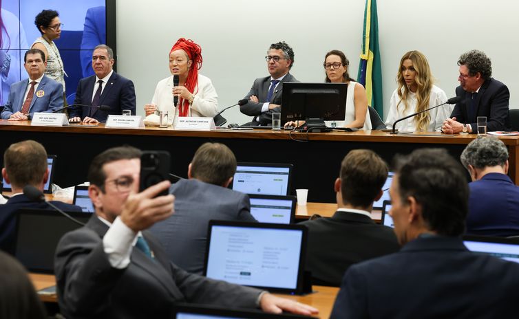 Brasília – DF- 29/04/2026 – Instalação da comissão especial da Câmara que vai analisar as propostas que acabam com a escala 6x1.  Foto: Lula Marques/ Agência Brasil.