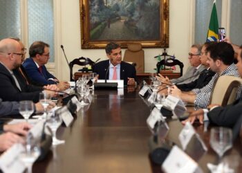 Com homicídios em queda, Ricardo faz primeira reunião do Estado Presente como governador