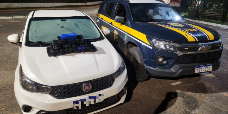 PRF apreende 19kg de pasta base na BR 262 e dá prejuízo milionário ao crime organizado