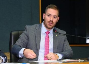 Depois de “namorar” Ricardo, Renzo divulga nota fechando com Pazolini