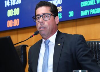 Carta de renúncia de Casagrande é lida na Assembleia