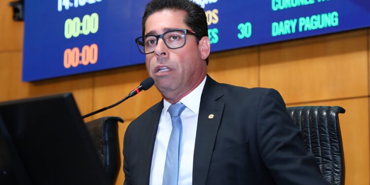 Carta de renúncia de Casagrande é lida na Assembleia Carta de renúncia de Casagrande é lida na Assembleia
