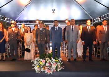 Ricardo manda recado na posse de comando compartilhado da PM entre homem e mulher