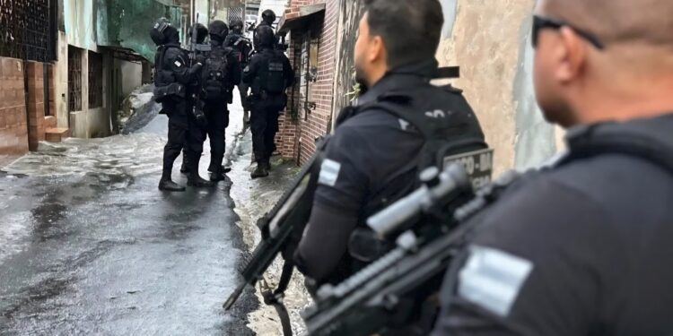 Operação contra crime organizado prende 77 na Bahia, outros seis Estados e até na Bolívia Operação contra crime organizado prende 77 na Bahia, outros seis Estados e até na Bolívia