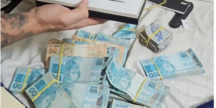 Prefeito eleito não fica 48h no cargo; é  afastado também por ligação com o Comando Vermelho