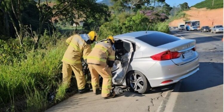 Motorista a caminho de Guarapari com a família morre em acidente