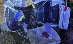 Mulher morre e três pessoas ficam feridas após carro capotar na ES-164, em Baixo Guandu