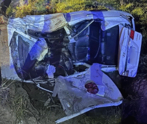 Mulher morre e três pessoas ficam feridas após carro capotar na ES-164, em Baixo Guandu