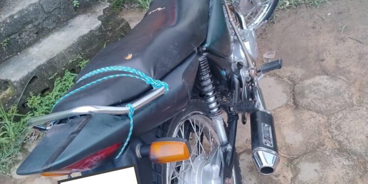 Polícia recupera moto furtada e identifica adulteração durante operação em Ecoporanga