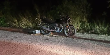 Motociclista morre após cair na pista da BR-101 em Linhares, no Norte do ES Motociclista morre após cair na pista da BR-101 em Linhares, no Norte do ES