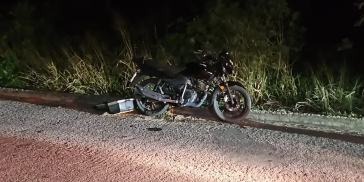 Motociclista morre após cair na pista da BR-101 em Linhares, no Norte do ES Motociclista morre após cair na pista da BR-101 em Linhares, no Norte do ES