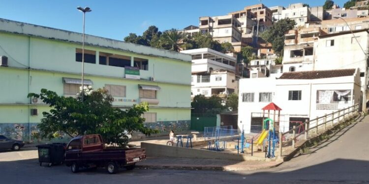 Bryan Lyrio, homem do Comando Vermelho, está por trás da tentativa da internet clandestina em Colatina Bryan Lyrio, homem do Comando Vermelho, está por trás da tentativa da internet clandestina em Colatina