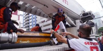 Geovani é sepultado na Ponta da Fruta, após cortejo em caminhão do Corpo de Bombeiros