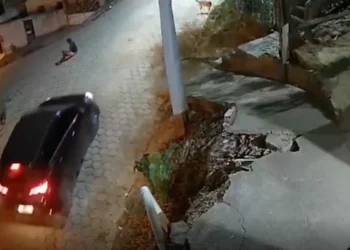 Vídeo: homem morre após ser atropelado e arrastado por carro em Mantenópolis
