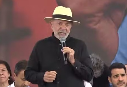 Lula abre 5 pontos de vantagem sobre Flávio ou Michelle, aponta Futura Lula abre 5 pontos de vantagem sobre Flávio ou Michelle, aponta Futura