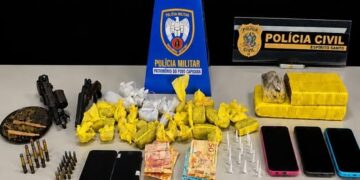 Operação da PM e Polícia Civil apreende armas, drogas e dinheiro em Mantenópolis Operação da PM e Polícia Civil apreende armas, drogas e dinheiro em Mantenópolis