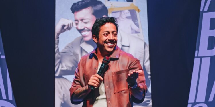 Renato Albani e sua engenharia de humor e riso, dia 6, no Kleber Andrade