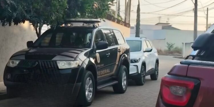 Veículos são apreendidos em operação da Federal que prendeu prefeito e ex-prefeito de Pedro Canário Veículos são apreendidos em operação da Federal que prendeu prefeito e ex-prefeito de Pedro Canário