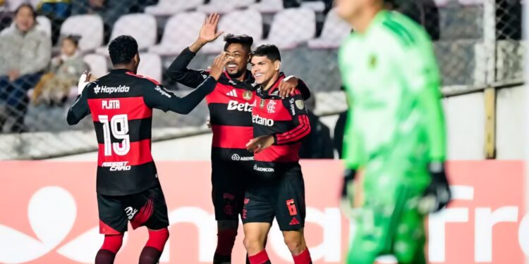 Fla sofre, chama a cavalaria e goleia o Cusco no Rio