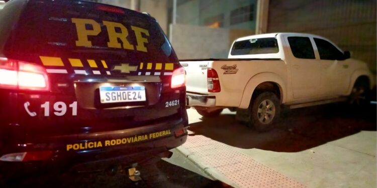 Roubada há 8 anos em Pinheiros, caminhonete é recuperada pela PRF na Serra Roubada há 8 anos em Pinheiros, caminhonete é recuperada pela PRF na Serra